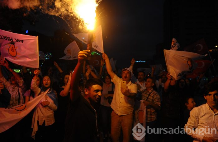 Bursa'da AK Parti'nin seçim kutlamaları başladı