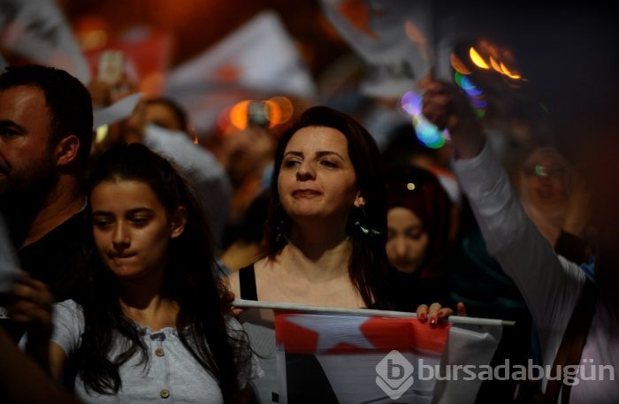 Bursa'da AK Parti'nin seçim kutlamaları başladı