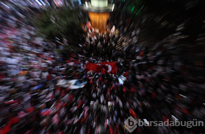 Bursa'da AK Parti'nin seçim kutlamaları başladı