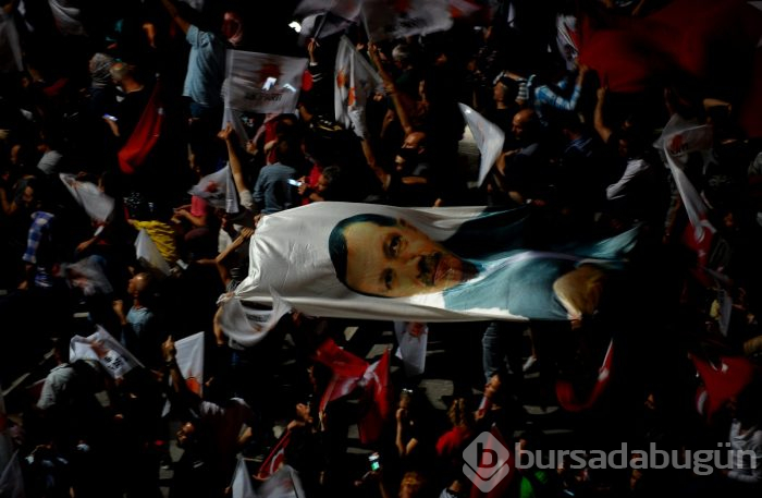 Bursa'da AK Parti'nin seçim kutlamaları başladı