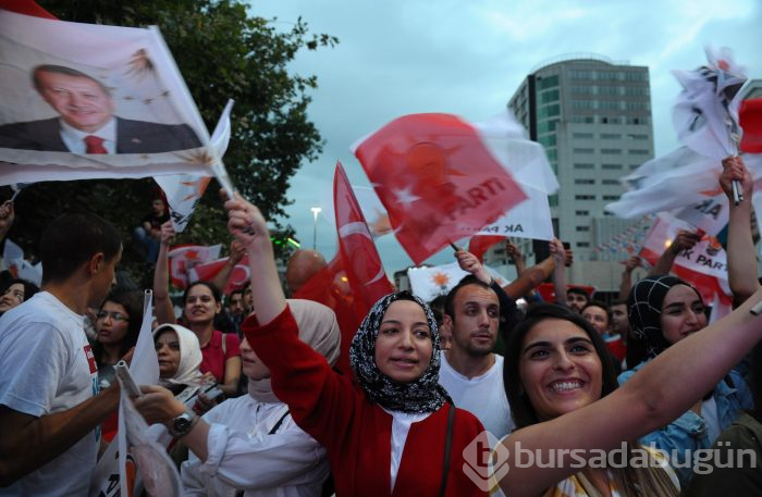 Bursa'da AK Parti'nin seçim kutlamaları başladı