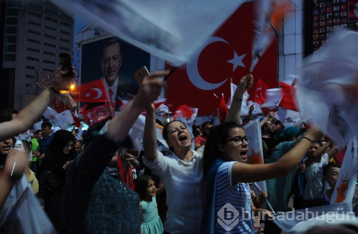 Bursa'da AK Parti'nin seçim kutlamaları başladı