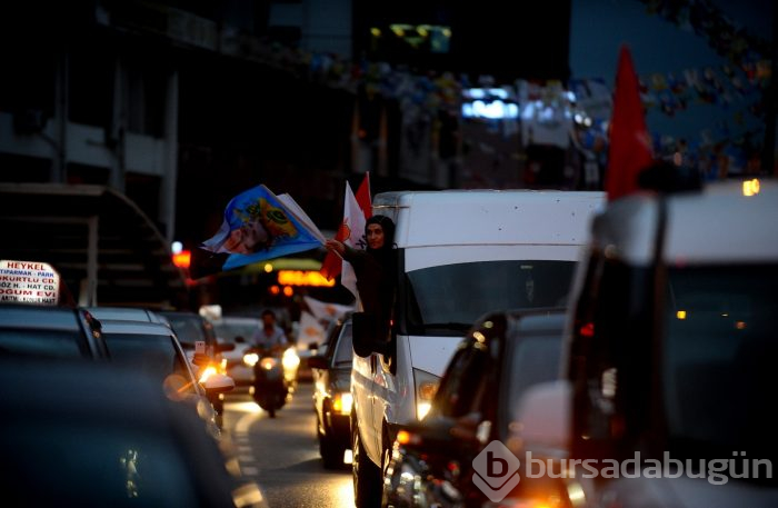 Bursa'da AK Parti'nin seçim kutlamaları başladı