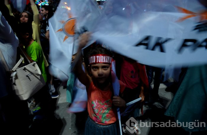 Bursa'da AK Parti'nin seçim kutlamaları başladı