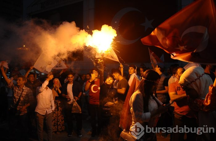 Bursa'da AK Parti'nin seçim kutlamaları başladı