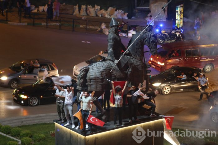 Bursa'da AK Parti'nin seçim kutlamaları başladı