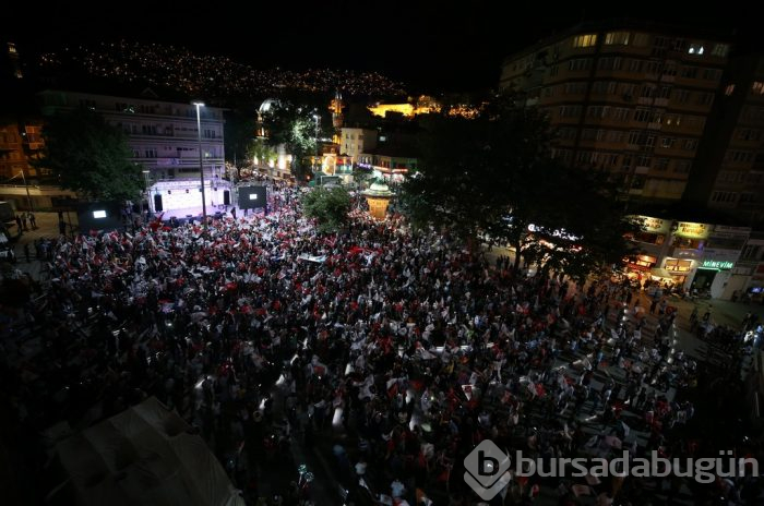 Bursa'da AK Parti'nin seçim kutlamaları başladı