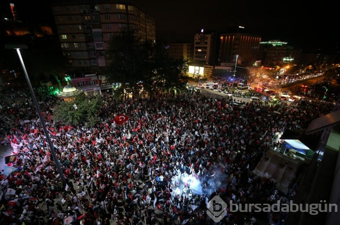 Bursa'da AK Parti'nin seçim kutlamaları başladı