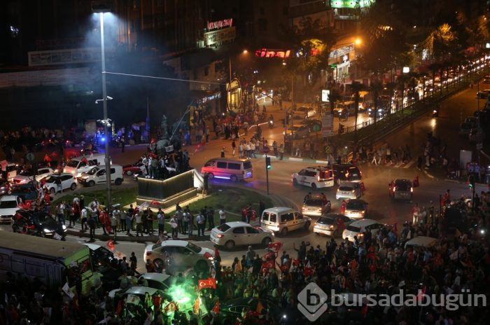 Bursa'da AK Parti'nin seçim kutlamaları başladı