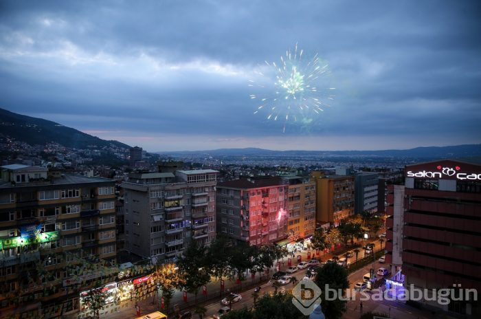 Bursa'da AK Parti'nin seçim kutlamaları başladı