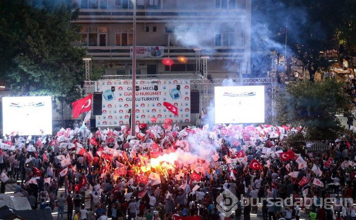 Bursa'da AK Parti'nin seçim kutlamaları başladı