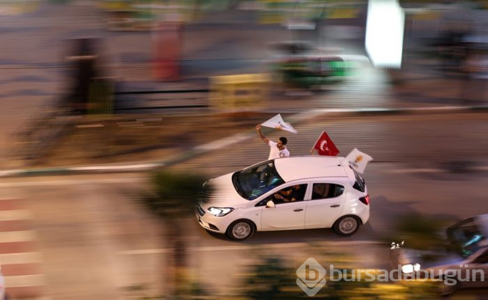 Bursa'da AK Parti'nin seçim kutlamaları başladı