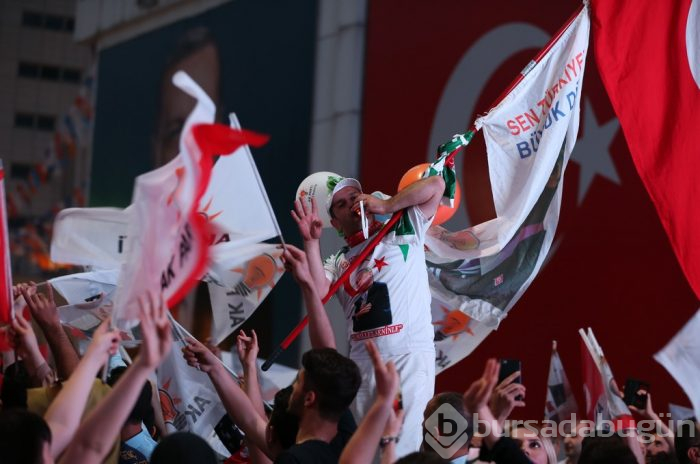 Bursa'da AK Parti'nin seçim kutlamaları başladı