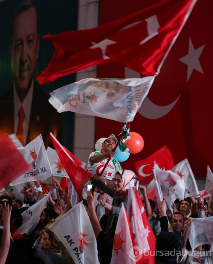 Bursa'da AK Parti'nin seçim kutlamaları başladı