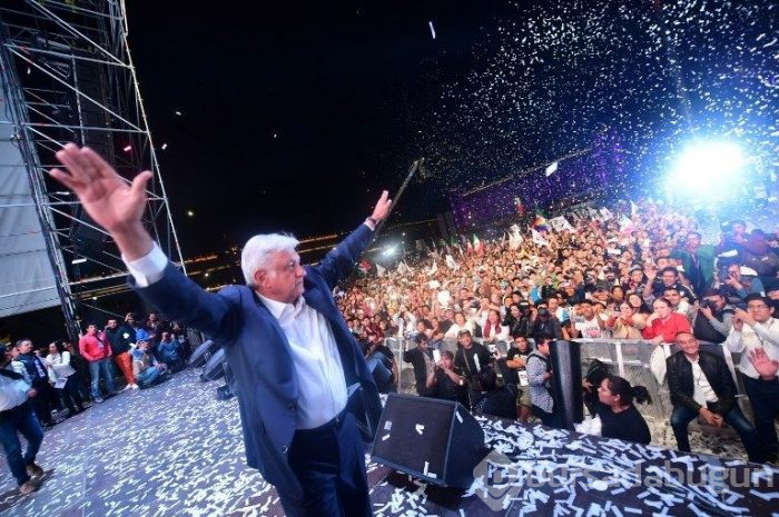 Meksika'da solcu adayın tarihi zaferi: 30 puan farkla kazandı