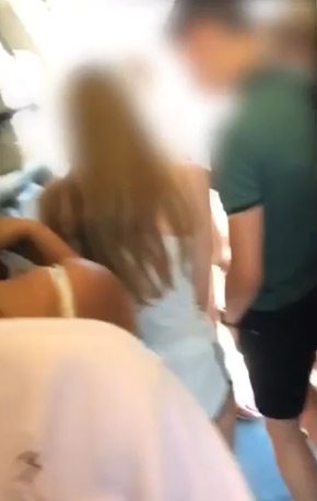 Uçakta rezalet!
