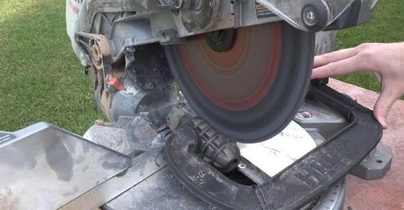 El bombasını testereyle kestiler!
