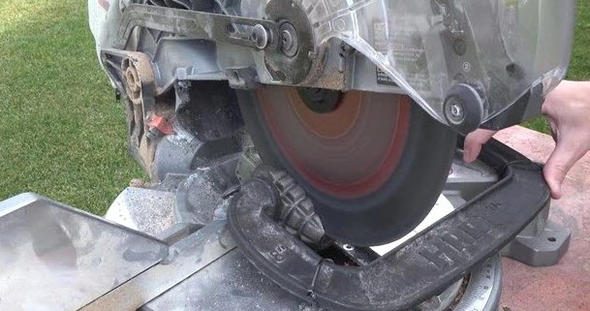 El bombasını testereyle kestiler!
