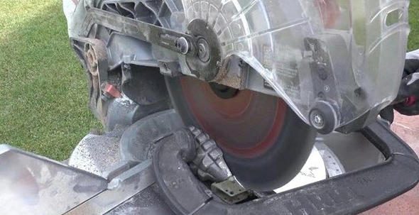 El bombasını testereyle kestiler!

