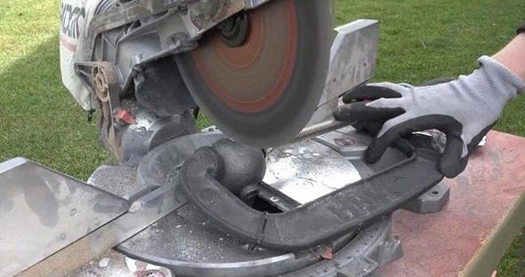 El bombasını testereyle kestiler!
