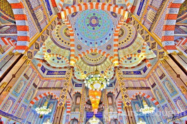 Dünyadaki İçi En Güzel Camiler ve Türbeler

