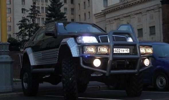 Rus mühendis hurdadan canavar yarattı
