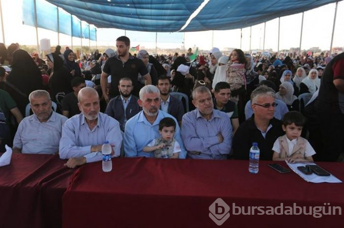 İsrail askerleri Türk bayrağı sallayan Filistinli genci vurdu