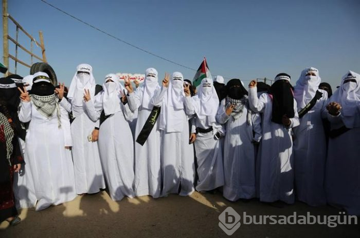 İsrail askerleri Türk bayrağı sallayan Filistinli genci vurdu