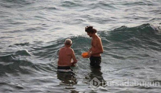 Rus turist denizde doğum yaptı! Görüntüler...