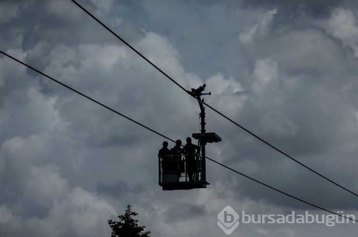 Bursa'da "Korkusuz kahramanlar"ın halatlar üzerindeki tehlikeli mesaisi 