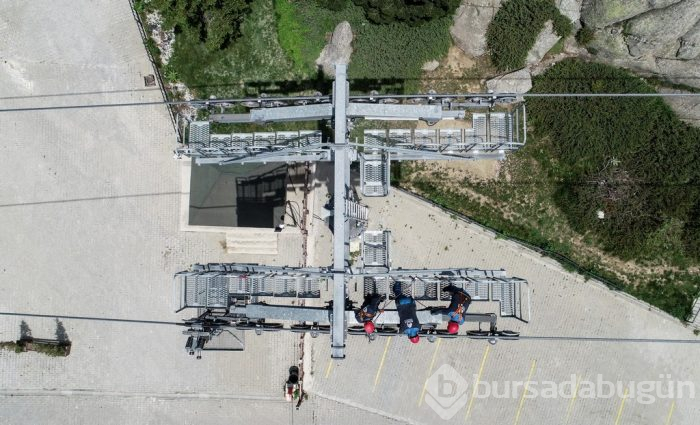 Bursa'da "Korkusuz kahramanlar"ın halatlar üzerindeki tehlikeli mesaisi 