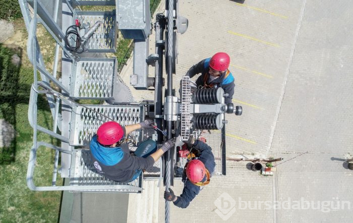 Bursa'da "Korkusuz kahramanlar"ın halatlar üzerindeki tehlikeli mesaisi 