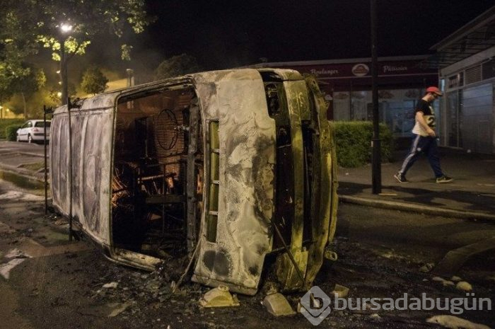 Fransa'da polis bir genci vurdu, sokaklar karıştı