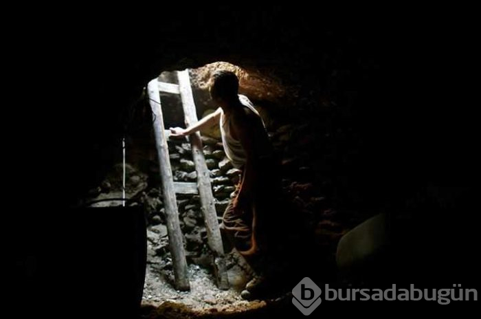 Beyaz altın için iğneyle maden kazıyorlar
