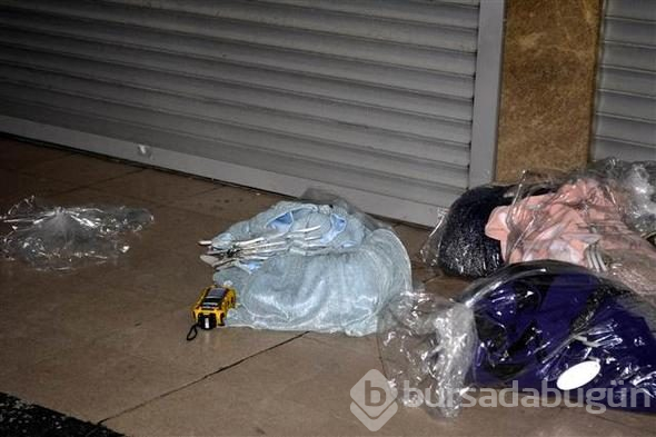Koli açıldı 'kimyasal' yayıldı
