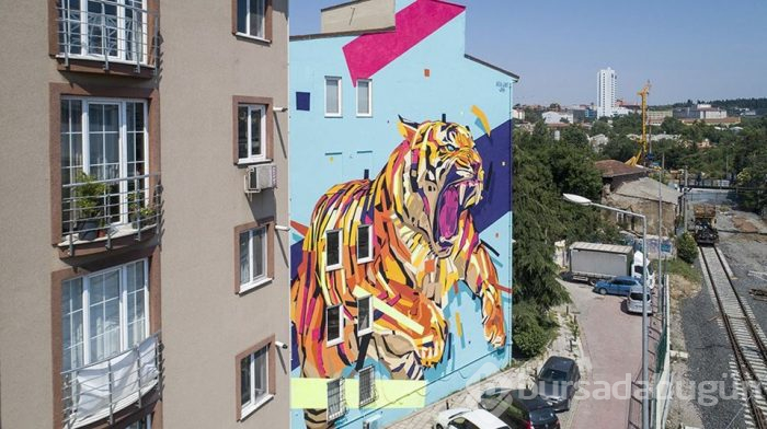 Kadıköy'de boş duvarlara sanat