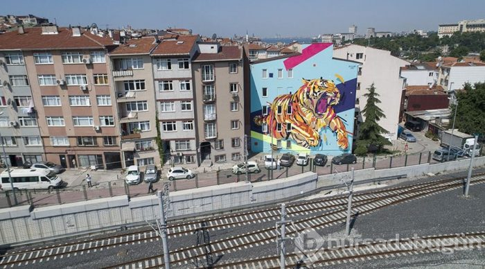 Kadıköy'de boş duvarlara sanat