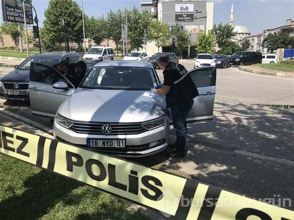 Ünlü tatlıcının sahibi eşiyle konuştuğu sırada silahla başından vuruldu
