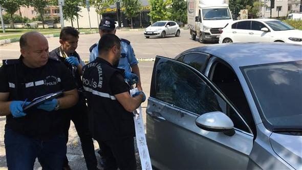 Ünlü tatlıcının sahibi eşiyle konuştuğu sırada silahla başından vuruldu

