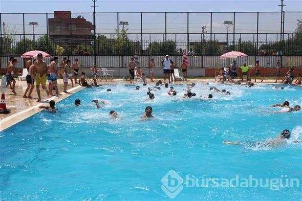 Şanlıurfa'da havuzlarda kuyruk oluştu