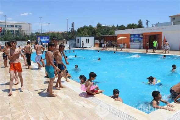 Şanlıurfa'da havuzlarda kuyruk oluştu