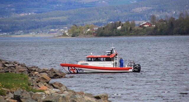 Norveç'te gölden 500 yıllık kılıç çıkarıldı
