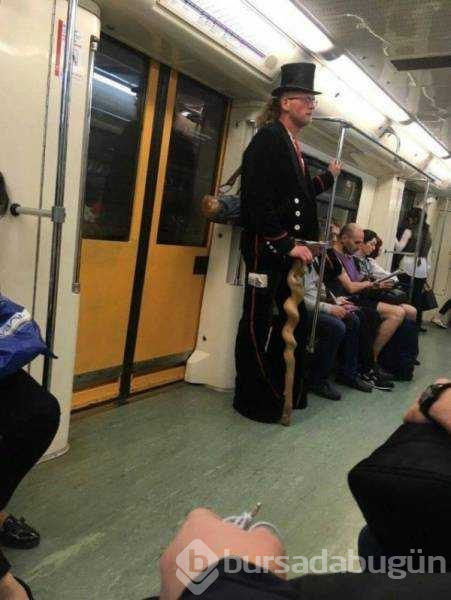 Dünyanın en garip metro yolcuları
