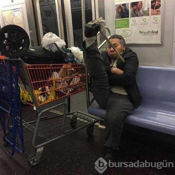 Dünyanın en garip metro yolcuları
