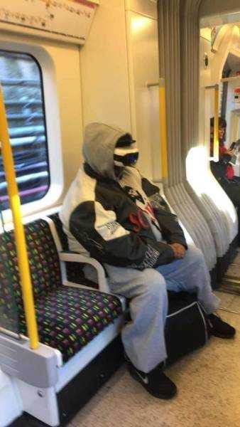 Dünyanın en garip metro yolcuları
