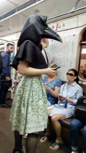 Dünyanın en garip metro yolcuları
