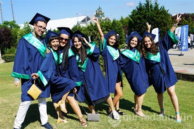 Işık Üniversitesi'nde on bininci mezun coşkusu