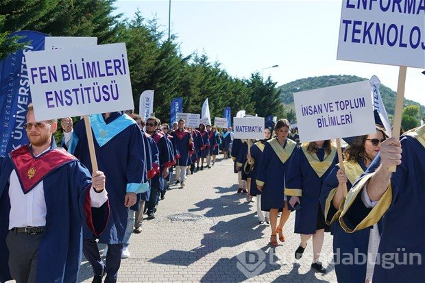 Işık Üniversitesi'nde on bininci mezun coşkusu