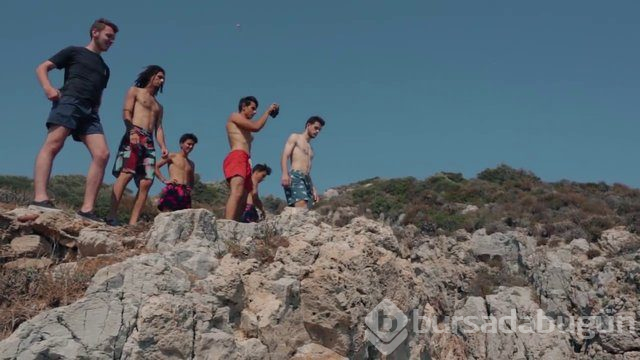 YouTube fenomeni Orkun Işıtmak 20 metre yükseklikten denize atladı