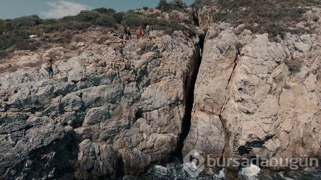 YouTube fenomeni Orkun Işıtmak 20 metre yükseklikten denize atladı